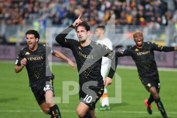 2021-11-07 - Venezia's Mattia Aramu celebrates after scoring a goal on penalty 2-2 - VENEZIA FC VS AS ROMA - ITALIAN SERIE A - SOCCER