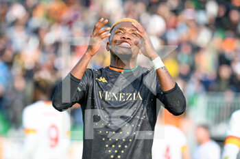 2021-11-07 - Venezia's David Okereke thanks god for scoring a goal - VENEZIA FC VS AS ROMA - ITALIAN SERIE A - SOCCER