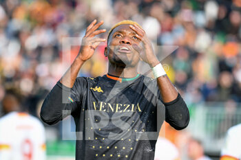 2021-11-07 - Venezia's David Okereke portrait reacting - VENEZIA FC VS AS ROMA - ITALIAN SERIE A - SOCCER