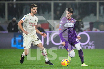 2021-11-20 - Dusan Vlahovic (Fiorentina) e Matteo Gabbia (Milan) - ACF FIORENTINA VS AC MILAN - ITALIAN SERIE A - SOCCER