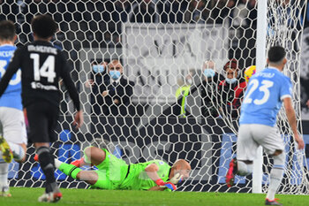 2021-11-20 - ROME, ITALY - November 20 : Leonardo Bonucci of  Juventus FC scoring The penalty during Italian Serie A soccer match between  SS Lazio and FC Juventus at Stadio Olimpico on November 20,2021  in Rome Italy  - SS LAZIO VS JUVENTUS FC - ITALIAN SERIE A - SOCCER