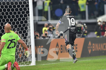 2021-11-20 - ROME, ITALY - November 20 : Leonardo Bonucci (19) of  Juventus FC celebrates after scoring The second  penalty during Italian Serie A soccer match between  SS Lazio and FC Juventus at Stadio Olimpico on November 20,2021  in Rome Italy  - SS LAZIO VS JUVENTUS FC - ITALIAN SERIE A - SOCCER