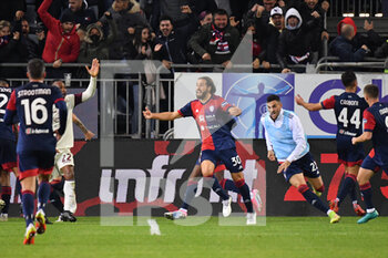2021-11-26 - Leonardo Pavoletti of Cagliari Calcio, Esultanza, Celebration after scoring goal - CAGLIARI CALCIO VS US SALERNITANA - ITALIAN SERIE A - SOCCER
