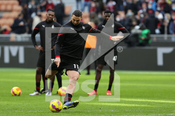 2021-11-28 - Zlatan Ibrahimovic of AC Milan warms up during the Serie A 2021/22 football match between AC Milan and US Sassuolo at Giuseppe Meazza Stadium, Milan, Italy on November 28, 2021 - AC MILAN VS US SASSUOLO - ITALIAN SERIE A - SOCCER