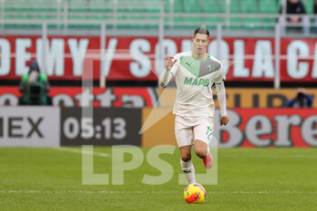 2021-11-28 - Mert Muldur of US Sassuolo in action during the Serie A 2021/22 football match between AC Milan and US Sassuolo at Giuseppe Meazza Stadium, Milan, Italy on November 28, 2021 - AC MILAN VS US SASSUOLO - ITALIAN SERIE A - SOCCER
