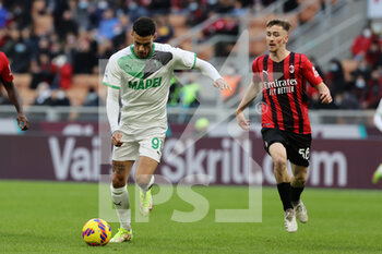 2021-11-28 - Gianluca Scamacca of US Sassuolo in action during the Serie A 2021/22 football match between AC Milan and US Sassuolo at Giuseppe Meazza Stadium, Milan, Italy on November 28, 2021 - AC MILAN VS US SASSUOLO - ITALIAN SERIE A - SOCCER