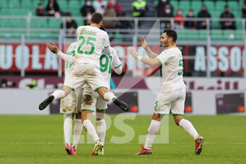 2021-11-28 - Gianluca Scamacca of US Sassuolo celebrates with his teammates after scoring a goal during the Serie A 2021/22 football match between AC Milan and US Sassuolo at Giuseppe Meazza Stadium, Milan, Italy on November 28, 2021 - AC MILAN VS US SASSUOLO - ITALIAN SERIE A - SOCCER