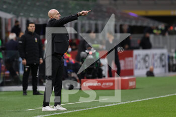2021-11-28 - Stefano Pioli Head Coach of AC Milan gestures during the Serie A 2021/22 football match between AC Milan and US Sassuolo at Giuseppe Meazza Stadium, Milan, Italy on November 28, 2021 - AC MILAN VS US SASSUOLO - ITALIAN SERIE A - SOCCER
