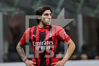 2021-11-28 - Sandro Tonali of AC Milan looks on during the Serie A 2021/22 football match between AC Milan and US Sassuolo at Giuseppe Meazza Stadium, Milan, Italy on November 28, 2021 - AC MILAN VS US SASSUOLO - ITALIAN SERIE A - SOCCER