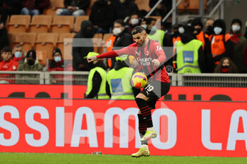 2021-11-28 - Theo Hernandez of AC Milan in action during the Serie A 2021/22 football match between AC Milan and US Sassuolo at Giuseppe Meazza Stadium, Milan, Italy on November 28, 2021 - AC MILAN VS US SASSUOLO - ITALIAN SERIE A - SOCCER