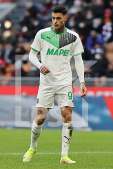 2021-11-28 - Gianluca Scamacca of US Sassuolo in action during the Serie A 2021/22 football match between AC Milan and US Sassuolo at Giuseppe Meazza Stadium, Milan, Italy on November 28, 2021 - AC MILAN VS US SASSUOLO - ITALIAN SERIE A - SOCCER