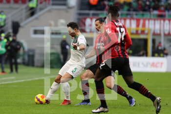 2021-11-28 - Kaan Ayhan of US Sassuolo in action during the Serie A 2021/22 football match between AC Milan and US Sassuolo at Giuseppe Meazza Stadium, Milan, Italy on November 28, 2021 - AC MILAN VS US SASSUOLO - ITALIAN SERIE A - SOCCER