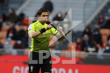 2021-11-28 - Referee Gianluca Manganiello during the Serie A 2021/22 football match between AC Milan and US Sassuolo at Giuseppe Meazza Stadium, Milan, Italy on November 28, 2021 - AC MILAN VS US SASSUOLO - ITALIAN SERIE A - SOCCER