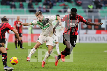 2021-11-28 - Filippo Romagna of US Sassuolo in action during the Serie A 2021/22 football match between AC Milan and US Sassuolo at Giuseppe Meazza Stadium, Milan, Italy on November 28, 2021 - AC MILAN VS US SASSUOLO - ITALIAN SERIE A - SOCCER