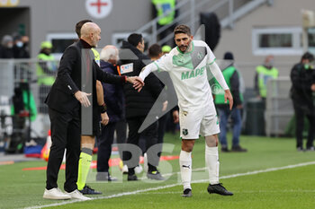 2021-11-28 - Stefano Pioli Head Coach of AC Milan and Domenico Berardi of US Sassuolo fair play during the Serie A 2021/22 football match between AC Milan and US Sassuolo at Giuseppe Meazza Stadium, Milan, Italy on November 28, 2021 - AC MILAN VS US SASSUOLO - ITALIAN SERIE A - SOCCER