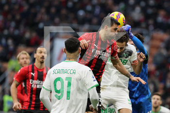 2021-11-28 - Alessio Romagnoli of AC Milan in action during the Serie A 2021/22 football match between AC Milan and US Sassuolo at Giuseppe Meazza Stadium, Milan, Italy on November 28, 2021 - AC MILAN VS US SASSUOLO - ITALIAN SERIE A - SOCCER