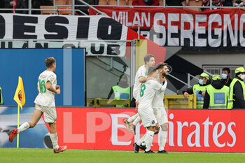 2021-11-28 - Domenico Berardi of US Sassuolo celebrates with his teammates after scoring a goal during the Serie A 2021/22 football match between AC Milan and US Sassuolo at Giuseppe Meazza Stadium, Milan, Italy on November 28, 2021 - AC MILAN VS US SASSUOLO - ITALIAN SERIE A - SOCCER