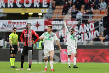 2021-11-28 - Domenico Berardi of US Sassuolo celebrates after scoring a goal during the Serie A 2021/22 football match between AC Milan and US Sassuolo at Giuseppe Meazza Stadium, Milan, Italy on November 28, 2021 - AC MILAN VS US SASSUOLO - ITALIAN SERIE A - SOCCER