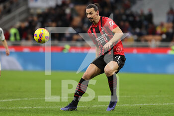 2021-11-28 - Zlatan Ibrahimovic of AC Milan in action during the Serie A 2021/22 football match between AC Milan and US Sassuolo at Giuseppe Meazza Stadium, Milan, Italy on November 28, 2021 - AC MILAN VS US SASSUOLO - ITALIAN SERIE A - SOCCER