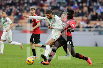 2021-11-28 - Domenico Berardi of US Sassuolo fights for the ball against Tiemoue Bakayoko of AC Milan during the Serie A 2021/22 football match between AC Milan and US Sassuolo at Giuseppe Meazza Stadium, Milan, Italy on November 28, 2021 - AC MILAN VS US SASSUOLO - ITALIAN SERIE A - SOCCER