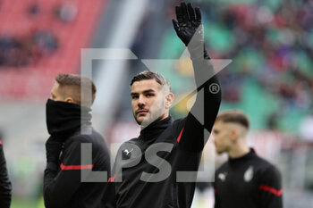 2021-11-28 - Theo Hernandez of AC Milan looks on during the Serie A 2021/22 football match between AC Milan and US Sassuolo at Giuseppe Meazza Stadium, Milan, Italy on November 28, 2021 - AC MILAN VS US SASSUOLO - ITALIAN SERIE A - SOCCER