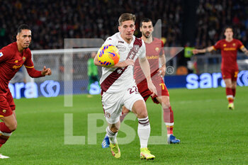 2021-11-28 - Dennis Praet (Torino FC)  during the  Italian Football Championship League A 2021/2022 match between AS Roma vs Torino FC at the Olimpic Stadium in Rome  on 28 November  2021. - AS ROMA VS TORINO FC - ITALIAN SERIE A - SOCCER