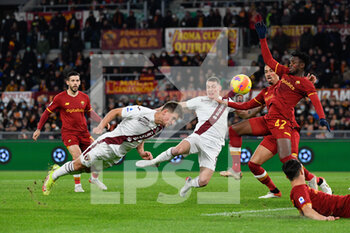 2021-11-28 - Dennis Praet (Torino FC)  during the  Italian Football Championship League A 2021/2022 match between AS Roma vs Torino FC at the Olimpic Stadium in Rome  on 28 November  2021. - AS ROMA VS TORINO FC - ITALIAN SERIE A - SOCCER