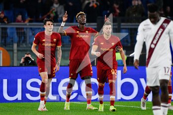 2021-11-28 - Tammy Abraham (AS Roma) celebrates after scoring the goal 1-0 during the  Italian Football Championship League A 2021/2022 match between AS Roma vs Torino FC at the Olimpic Stadium in Rome  on 28 November  2021. - AS ROMA VS TORINO FC - ITALIAN SERIE A - SOCCER
