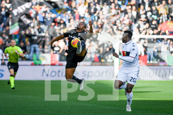 2021-11-28 - Samir Caetano de Souza Santos (Udinese) in action hindered by Caleb Ekuban  (Genoa) - UDINESE CALCIO VS GENOA CFC - ITALIAN SERIE A - SOCCER