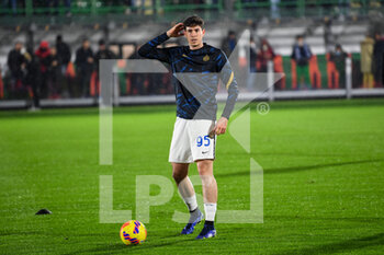 2021-11-27 - Inter’s Alessandro Bastoni  portrait during warm up - VENEZIA FC VS INTER - FC INTERNAZIONALE - ITALIAN SERIE A - SOCCER
