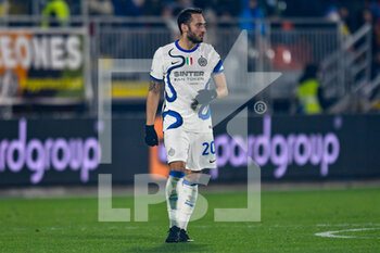2021-11-27 - Inter’s Hakan Calhanoglu  portrait in action - VENEZIA FC VS INTER - FC INTERNAZIONALE - ITALIAN SERIE A - SOCCER