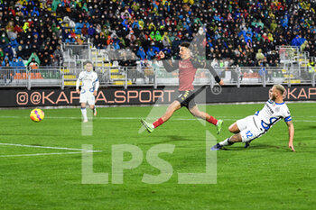 2021-11-27 - shoot of Inter’s Federico Dimarco - VENEZIA FC VS INTER - FC INTERNAZIONALE - ITALIAN SERIE A - SOCCER