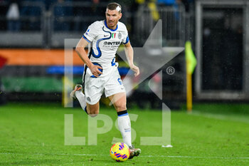 2021-11-27 - Inter’s Edin Dzeko  portrait in action - VENEZIA FC VS INTER - FC INTERNAZIONALE - ITALIAN SERIE A - SOCCER