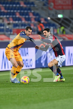 2021-12-01 - Mikhitaryan in action against Roberto Soriano - BOLOGNA FC VS AS ROMA - ITALIAN SERIE A - SOCCER