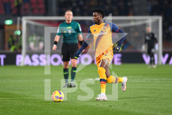 2021-12-01 - Amadou Diawara in action - BOLOGNA FC VS AS ROMA - ITALIAN SERIE A - SOCCER