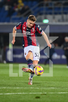2021-12-01 - Mattias Svanberg Bologna FC shooting on goal - BOLOGNA FC VS AS ROMA - ITALIAN SERIE A - SOCCER