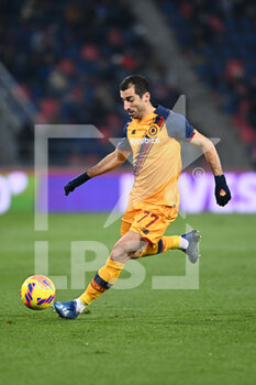 2021-12-01 - Mikhitaryan in action - BOLOGNA FC VS AS ROMA - ITALIAN SERIE A - SOCCER