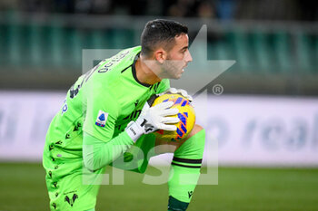 2021-11-30 - Lorenzo Montipò (Verona) saves a goal - HELLAS VERONA FC VS CAGLIARI CALCIO - ITALIAN SERIE A - SOCCER
