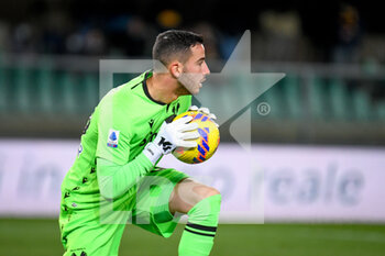 2021-11-30 - Lorenzo Montipò (Verona) saves a goal - HELLAS VERONA FC VS CAGLIARI CALCIO - ITALIAN SERIE A - SOCCER