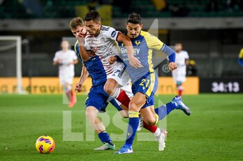 2021-11-30 - Foul of Koray Günter (Verona) on Alberto Grassi (Cagliari) - HELLAS VERONA FC VS CAGLIARI CALCIO - ITALIAN SERIE A - SOCCER