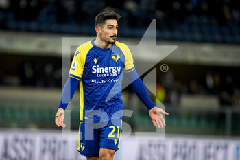 2021-11-30 - Koray Günter (Verona) portrait in action - HELLAS VERONA FC VS CAGLIARI CALCIO - ITALIAN SERIE A - SOCCER