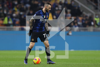 2021-12-01 - Marcelo Brozovic of FC Internazionale in action during the Serie A 2021/22 football match between FC Internazionale and Spezia Calcio at Giuseppe Meazza Stadium, Milan, Italy on December 01, 2021 - INTER - FC INTERNAZIONALE VS SPEZIA CALCIO - ITALIAN SERIE A - SOCCER