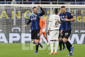 2021-12-01 - Roberto Gagliardini of FC Internazionale celebrates after scoring a goal during the Serie A 2021/22 football match between FC Internazionale and Spezia Calcio at Giuseppe Meazza Stadium, Milan, Italy on December 01, 2021 - INTER - FC INTERNAZIONALE VS SPEZIA CALCIO - ITALIAN SERIE A - SOCCER