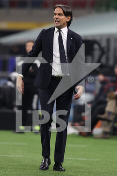 2021-12-01 - Simone Inzaghi Head Coach of FC Internazionale reacts during the Serie A 2021/22 football match between FC Internazionale and Spezia Calcio at Giuseppe Meazza Stadium, Milan, Italy on December 01, 2021 - INTER - FC INTERNAZIONALE VS SPEZIA CALCIO - ITALIAN SERIE A - SOCCER