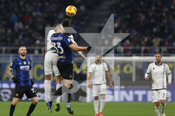 2021-12-01 - Danilo D'Ambrosio of FC Internazionale fights for the ball against Rey Manaj of Spezia Calcio during the Serie A 2021/22 football match between FC Internazionale and Spezia Calcio at Giuseppe Meazza Stadium, Milan, Italy on December 01, 2021 - INTER - FC INTERNAZIONALE VS SPEZIA CALCIO - ITALIAN SERIE A - SOCCER