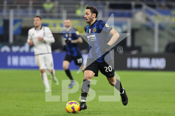 2021-12-01 - Hakan Calhanoglu of FC Internazionale in action during the Serie A 2021/22 football match between FC Internazionale and Spezia Calcio at Giuseppe Meazza Stadium, Milan, Italy on December 01, 2021 - INTER - FC INTERNAZIONALE VS SPEZIA CALCIO - ITALIAN SERIE A - SOCCER