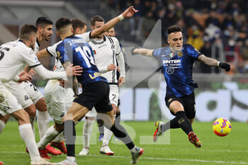2021-12-01 - Lautaro Martinez of FC Internazionale in action during the Serie A 2021/22 football match between FC Internazionale and Spezia Calcio at Giuseppe Meazza Stadium, Milan, Italy on December 01, 2021 - INTER - FC INTERNAZIONALE VS SPEZIA CALCIO - ITALIAN SERIE A - SOCCER