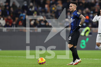 2021-12-01 - Lautaro Martinez of FC Internazionale kicking a penalty during the Serie A 2021/22 football match between FC Internazionale and Spezia Calcio at Giuseppe Meazza Stadium, Milan, Italy on December 01, 2021 - INTER - FC INTERNAZIONALE VS SPEZIA CALCIO - ITALIAN SERIE A - SOCCER
