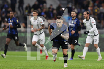 2021-12-01 - Lautaro Martinez of FC Internazionale scores a penalty during the Serie A 2021/22 football match between FC Internazionale and Spezia Calcio at Giuseppe Meazza Stadium, Milan, Italy on December 01, 2021 - INTER - FC INTERNAZIONALE VS SPEZIA CALCIO - ITALIAN SERIE A - SOCCER