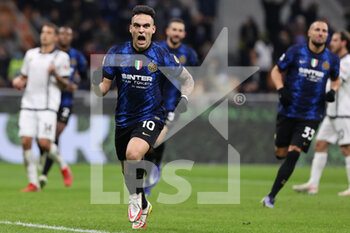 2021-12-01 - Lautaro Martinez of FC Internazionale celebrates after scoring a goal during the Serie A 2021/22 football match between FC Internazionale and Spezia Calcio at Giuseppe Meazza Stadium, Milan, Italy on December 01, 2021 - INTER - FC INTERNAZIONALE VS SPEZIA CALCIO - ITALIAN SERIE A - SOCCER